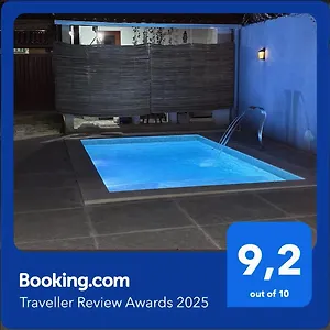https://casa-com-quintal.hotelsportoseguro.com